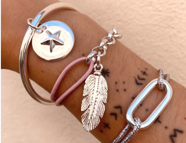 Offrir un bracelet : traditions et symboles